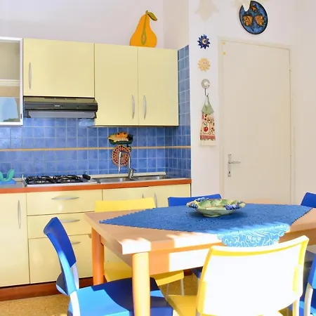 Apartmán Three-bedroom Very Close To The
