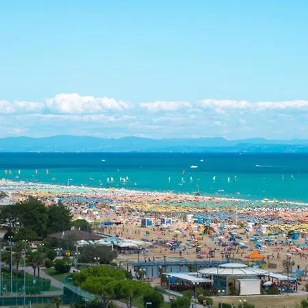 Apartment Three-bedroom Very Close To The Bibione